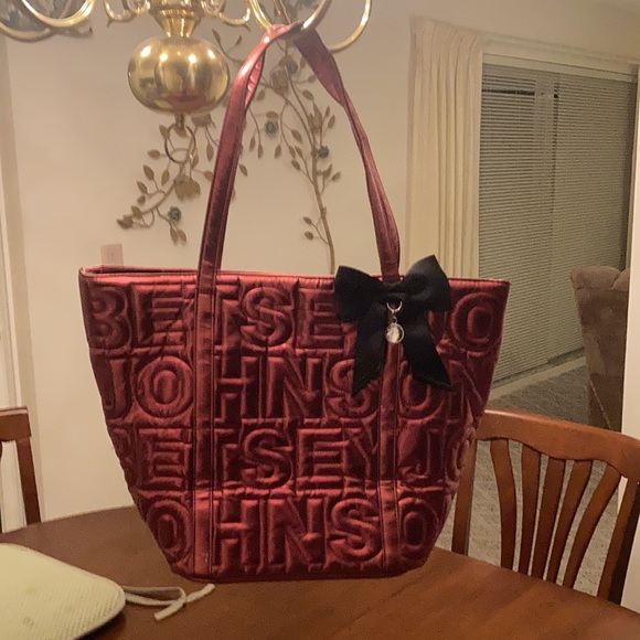 Betsey Johnson Handbags - Betsy Johnson Signature quilted tote
